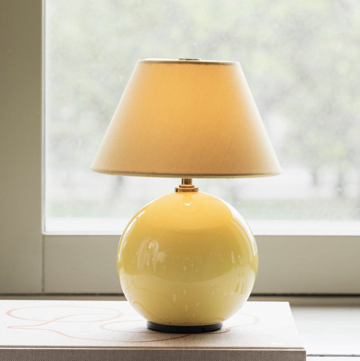 Bubble glass ball table lamp